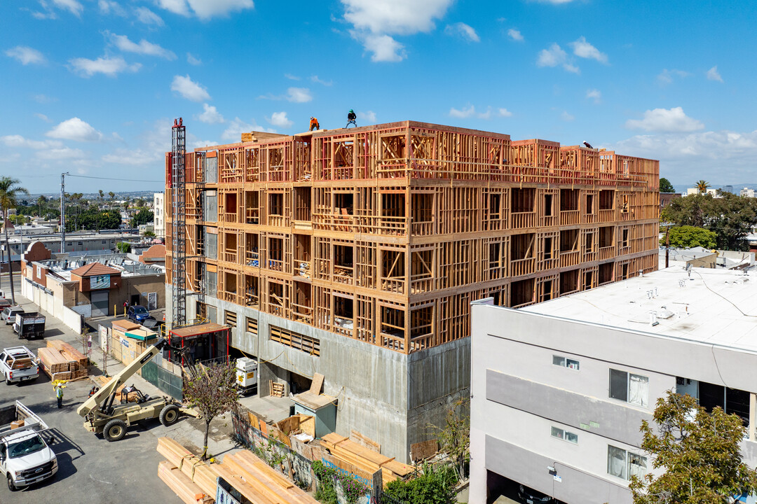 831-837 S Westlake Ave in Los Angeles, CA - Building Photo