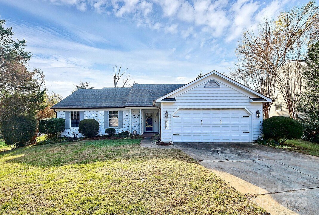 9431 Peckham Rye Rd in Mint Hill, NC - Building Photo