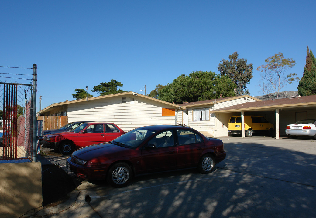 Santa Fe Villas in Vista, CA - Building Photo