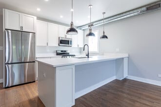 2641 W Carmen Ave, Unit 1 in Chicago, IL - Building Photo - Building Photo
