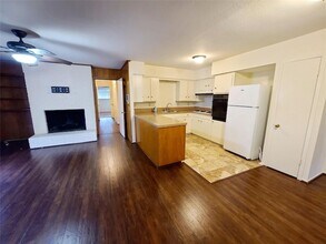 7436 Brentcove Cir in Dallas, TX - Building Photo - Building Photo
