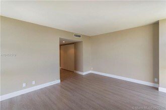20301 W Country Club Dr-Unit -1629 in Aventura, FL - Building Photo - Building Photo