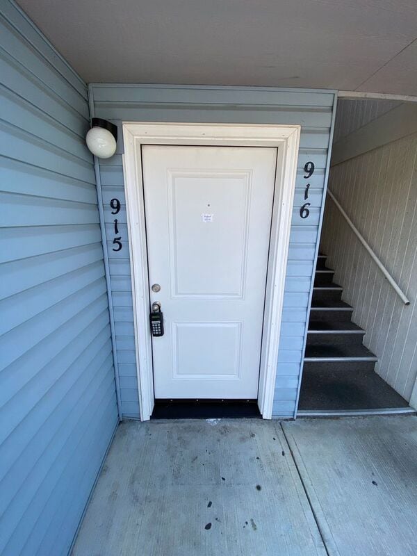 915 Bryan Ct NE in Silverton, OR - Building Photo - Building Photo