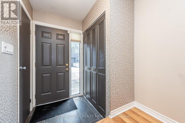 6855 Glen Erin Dr in Mississauga, ON - Building Photo - Building Photo