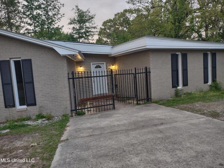 9209 Morgan Rd in Meridian, MS - Building Photo