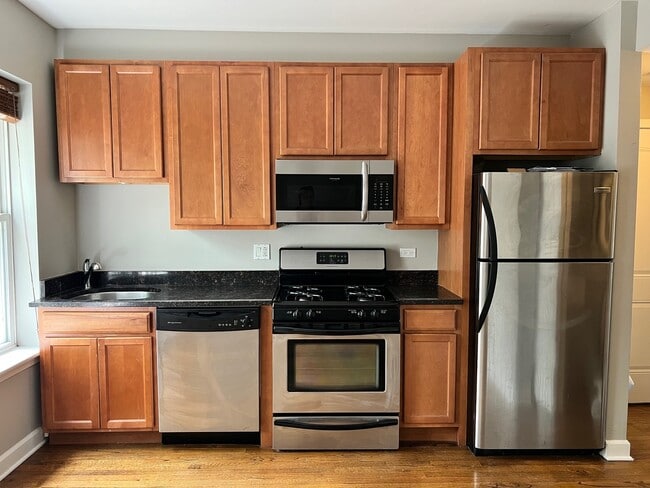 1122 W Wellington Ave in Chicago, IL - Building Photo - Building Photo