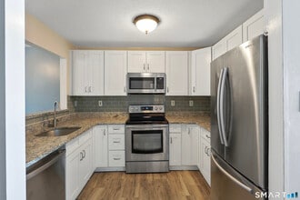 107 Country Club Ct in Rocky Hill, CT - Building Photo - Building Photo