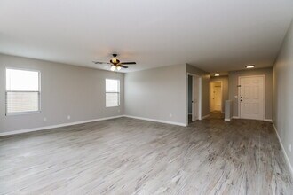 2466 E Hazeltine Way in Chandler, AZ - Building Photo - Building Photo