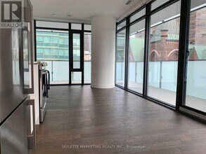 25 Richmond St E in Toronto, ON - Building Photo - Building Photo