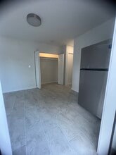 2331 NW 64th St in Miami, FL - Foto de edificio - Building Photo