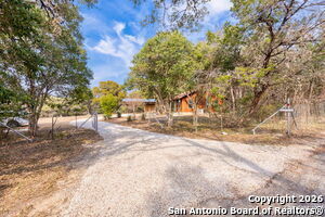 9871 Menchaca Rd in Helotes, TX - Building Photo - Building Photo