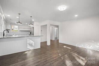 225 N Lee St in Mount Holly, NC - Building Photo - Building Photo