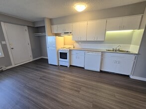 10215-10104 104 St in Fort St John, BC - Building Photo - Building Photo