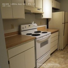 8226 126th Ave NE-Unit -#A-12 in Kirkland, WA - Building Photo - Building Photo