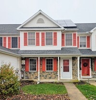 562 Wood Duck Dr in Manheim, PA - Building Photo
