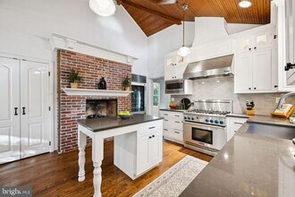 6 Spring Hill Ct in Chevy Chase, MD - Building Photo - Building Photo