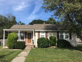 11 Forrest Dr in Northfield, NJ - Building Photo