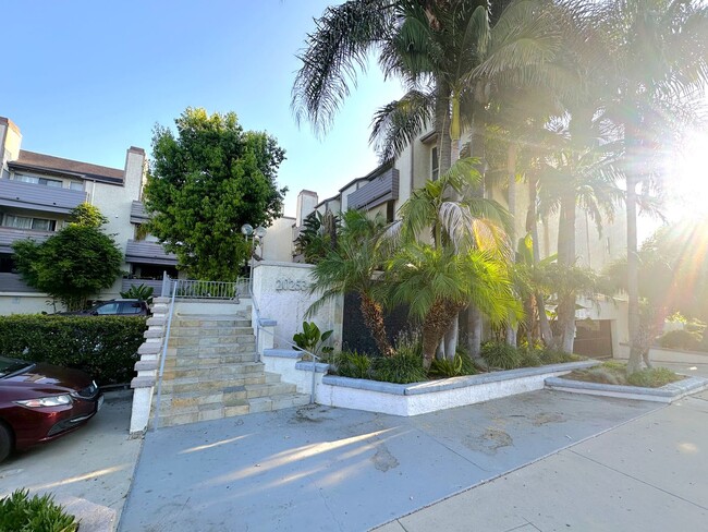 20253 Keswick St in Los Angeles, CA - Building Photo - Building Photo