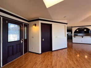 1331 SW Harbor Vista Cir in Oak Harbor, WA - Foto de edificio - Building Photo