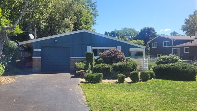 504 S Butterfield Rd. in Libertyville, IL - Foto de edificio - Building Photo