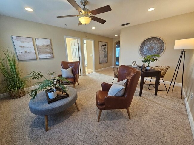 1428 Legend Ln in Brentwood, CA - Foto de edificio - Building Photo