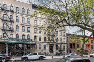 163 Vernon Ave in Brooklyn, NY - Foto de edificio - Building Photo