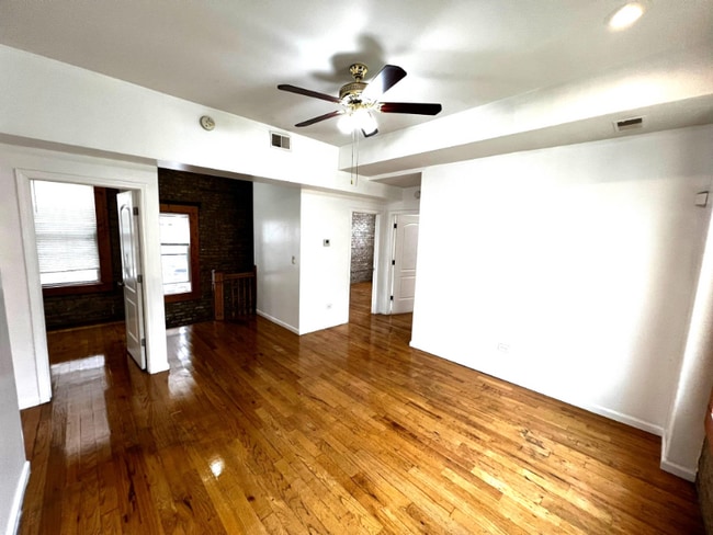2008 S Pulaski Rd in Chicago, IL - Building Photo - Building Photo