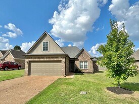 8136 Maywood Dr in Olive Branch, MS - Building Photo