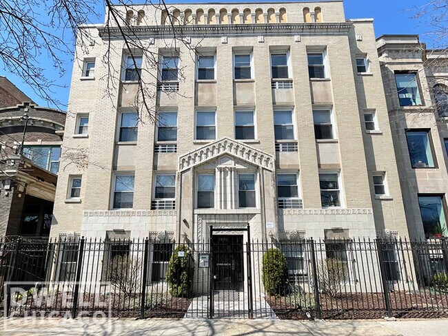 1820 N Humboldt Blvd, Unit S in Chicago, IL - Foto de edificio - Building Photo