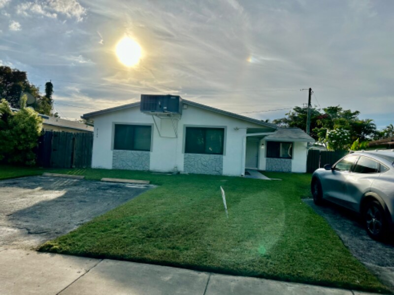 2124 N 14th Ave in Hollywood, FL - Building Photo