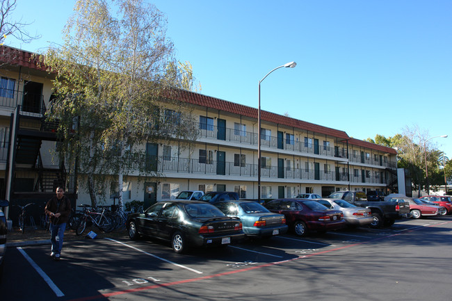 Foothill Hacienda Apartments in San Luis Obispo, CA - Building Photo - Building Photo