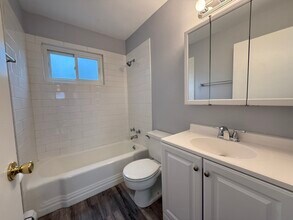 575 Berry Ave in Grayslake, IL - Building Photo - Building Photo