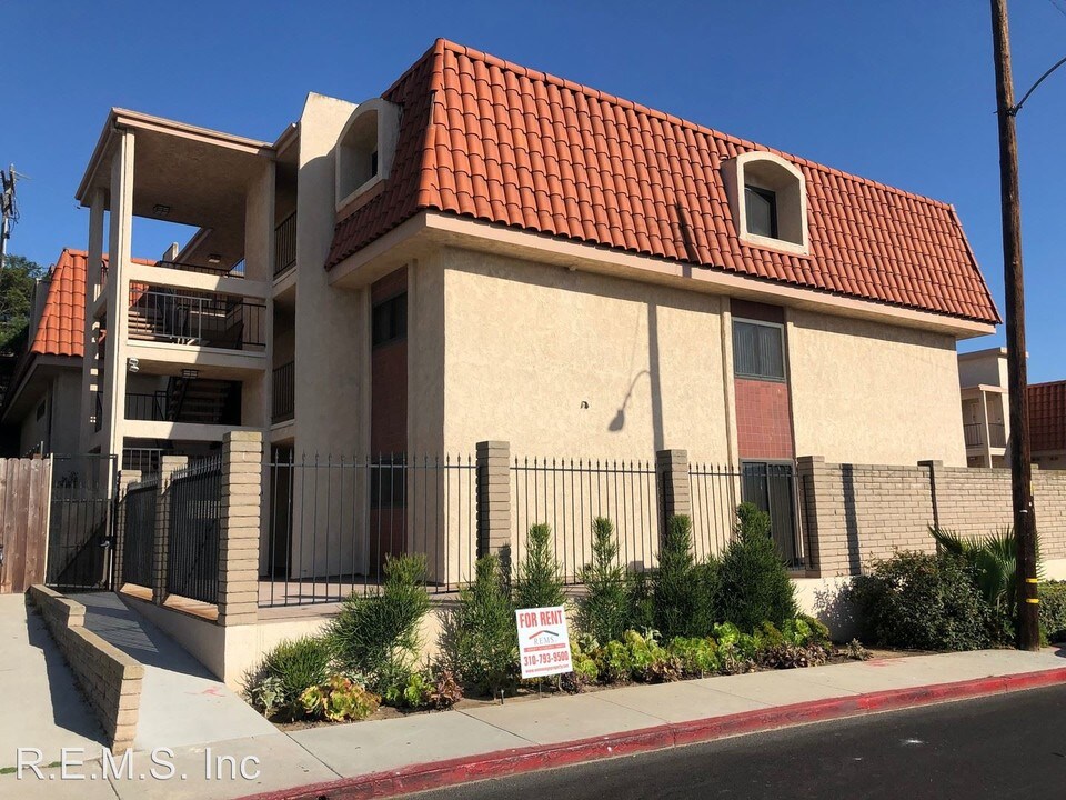 900 Cedar St in El Segundo, CA - Building Photo
