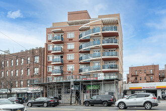 Sarwar's Tower in Brooklyn, NY - Foto de edificio - Building Photo