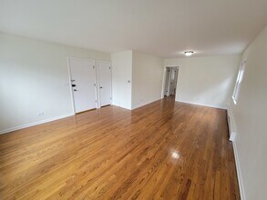 5809 N Whipple St in Chicago, IL - Building Photo - Building Photo