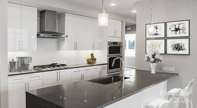 4425 Sharon Rd, Unit 3A in Charlotte, NC - Building Photo - Building Photo