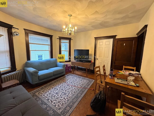 240 Boston Ave in Medford, MA - Building Photo - Building Photo