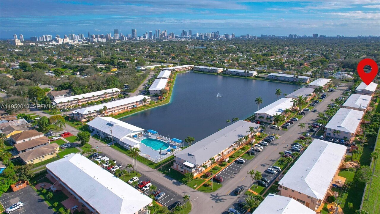 820 SW 11th Ave in Hallandale Beach, FL - Building Photo