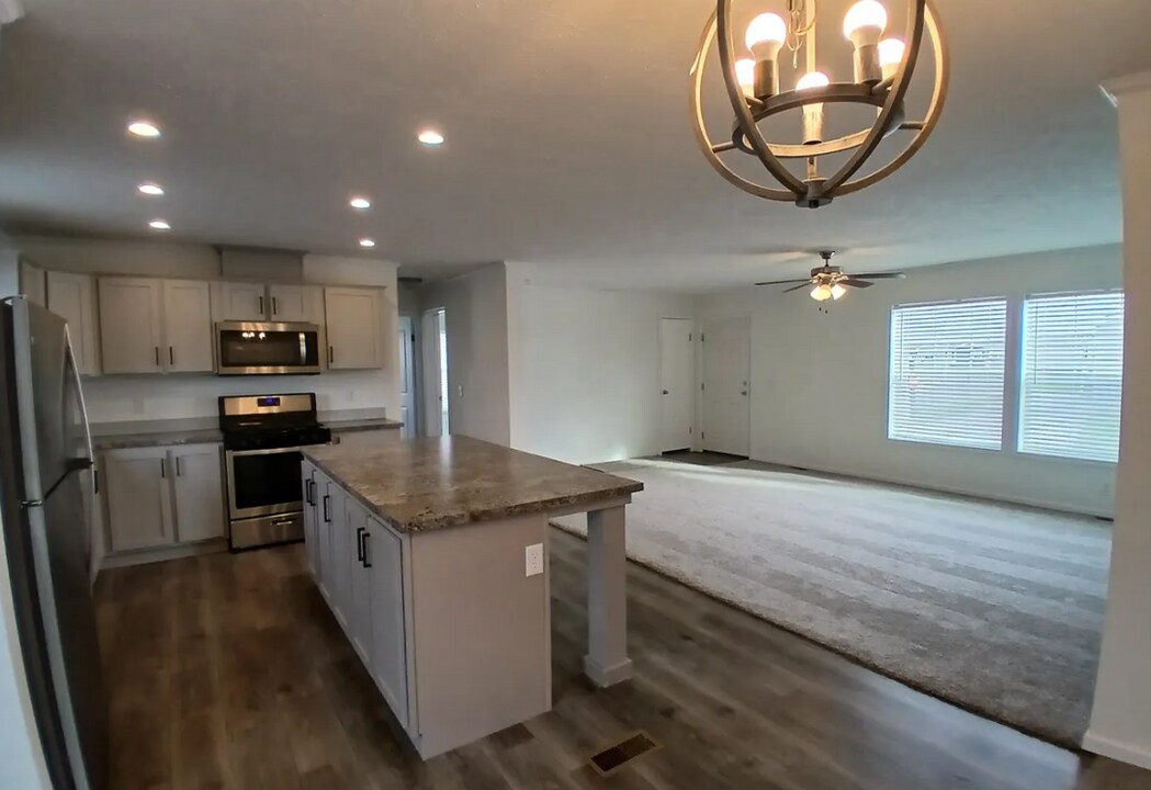 37524 Sandstone Trl in Lenox, MI - Building Photo