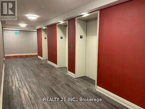 20 Meadowglen Pl in Toronto, ON - Building Photo - Building Photo