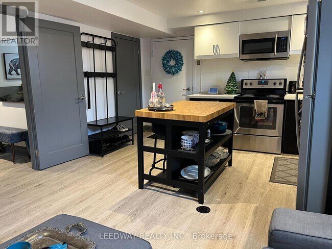 2247 Haltyre Ct in Mississauga, ON - Building Photo - Building Photo