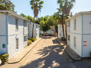 Columbia Park Apartments in Tampa, FL - Foto de edificio - Building Photo