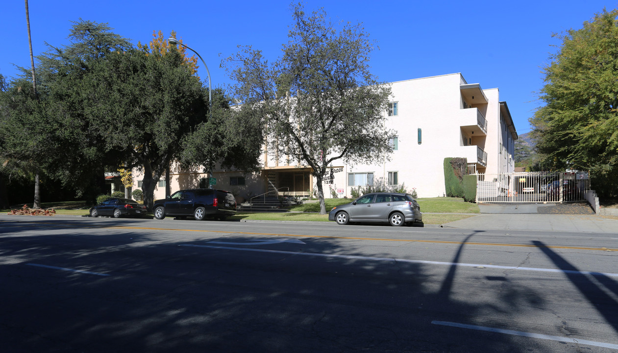 Orange Grove Towers in Pasadena, CA - Building Photo