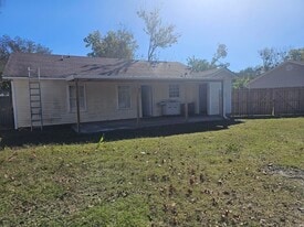 255 Katy St in Krebs, OK - Building Photo