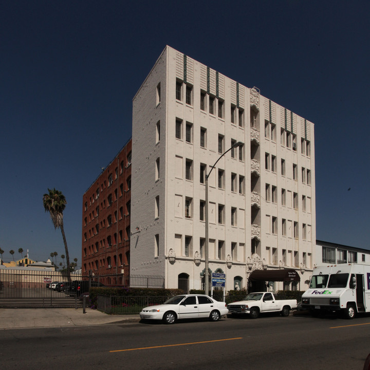 Oxford Club Apartments in Los Angeles, CA - Building Photo