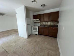 1130 N F St, Unit C in Lake Worth, FL - Building Photo - Building Photo