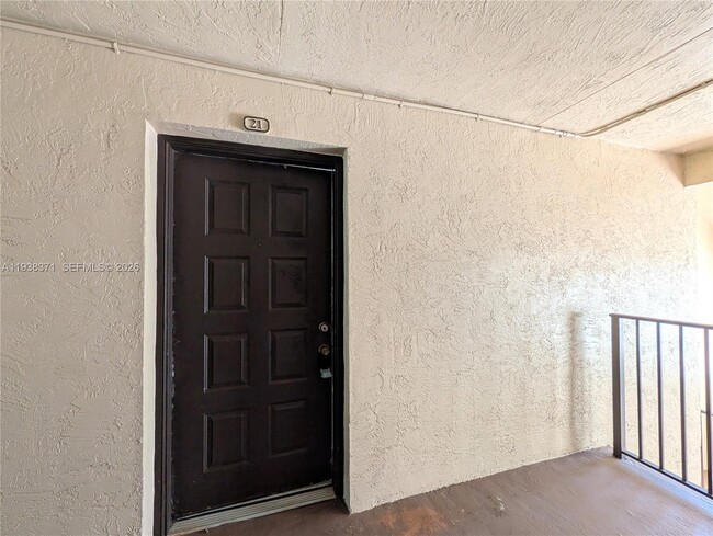 4521 W McNab Rd in Pompano Beach, FL - Building Photo - Building Photo
