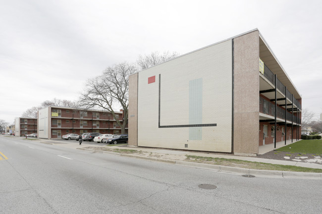 Oak Lawn Gardens in Oak Lawn, IL - Building Photo - Building Photo