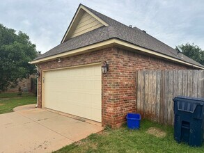 19112 Pinehurst Trail Dr in Edmond, OK - Building Photo - Building Photo