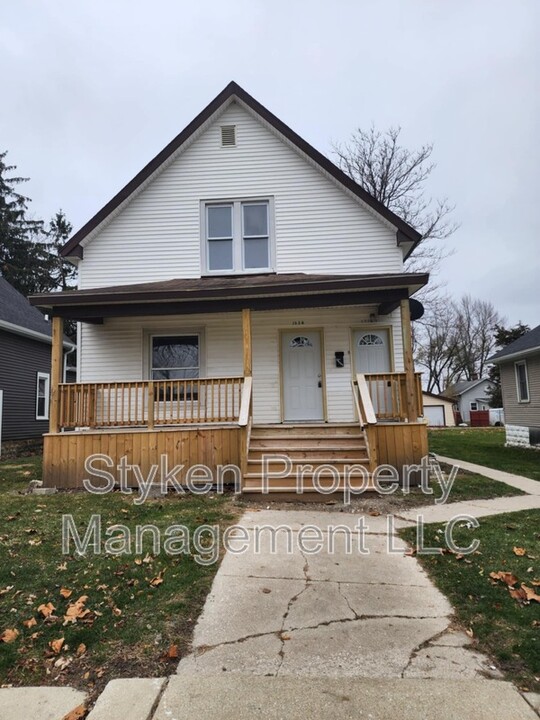 1338 E Chestnut St in Kankakee, IL - Foto de edificio